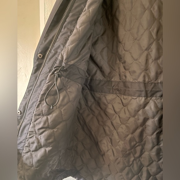 Helly Hansen Black Insulated Raincoat 🌧️🧥 - Picture 3 of 3